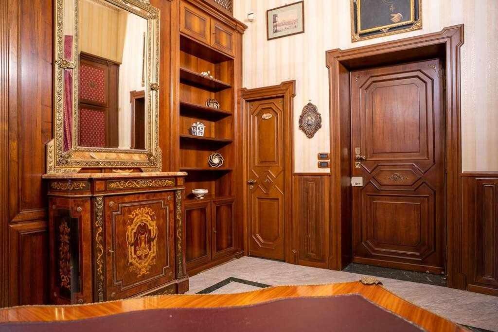 Royal Home Duomo Centro Storico 80 Mt Dal Duomo 那不勒斯 外观 照片
