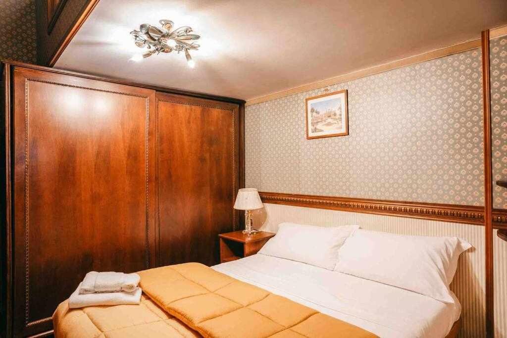 Royal Home Duomo Centro Storico 80 Mt Dal Duomo 那不勒斯 外观 照片