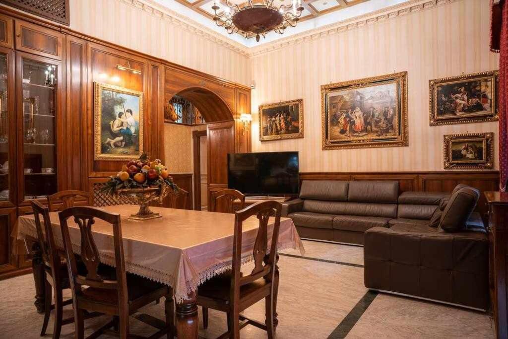 Royal Home Duomo Centro Storico 80 Mt Dal Duomo 那不勒斯 外观 照片
